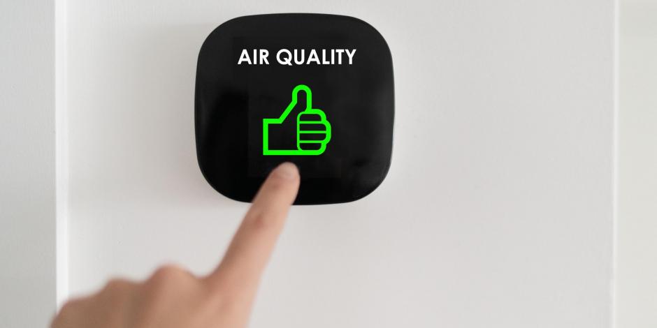 a device on the wall that says air quality and has a thumbs up